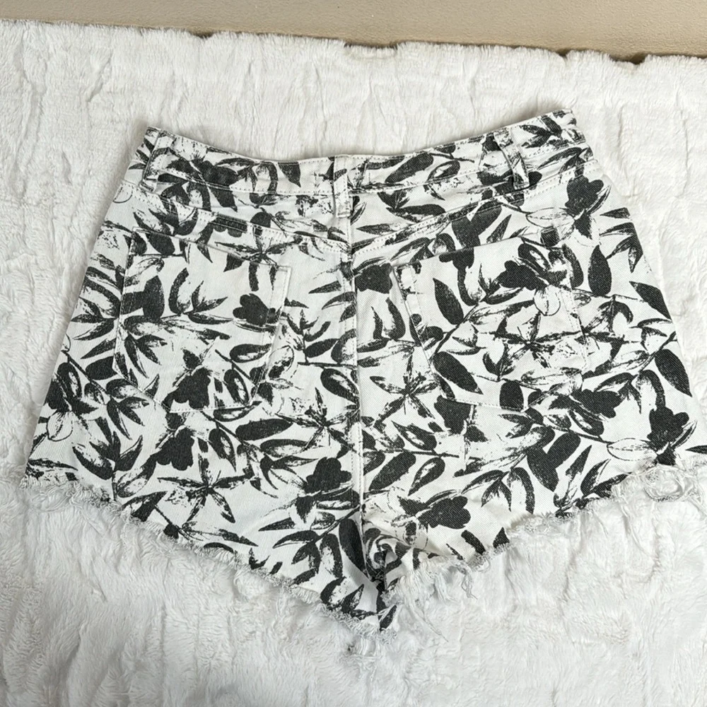 Fashion Nova Black White Tropical Leaf Print Distressed Denim Shorts Size 11
